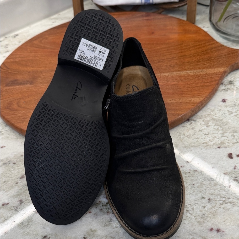 Clarks Black Leather Loafers - Picture 9 of 9